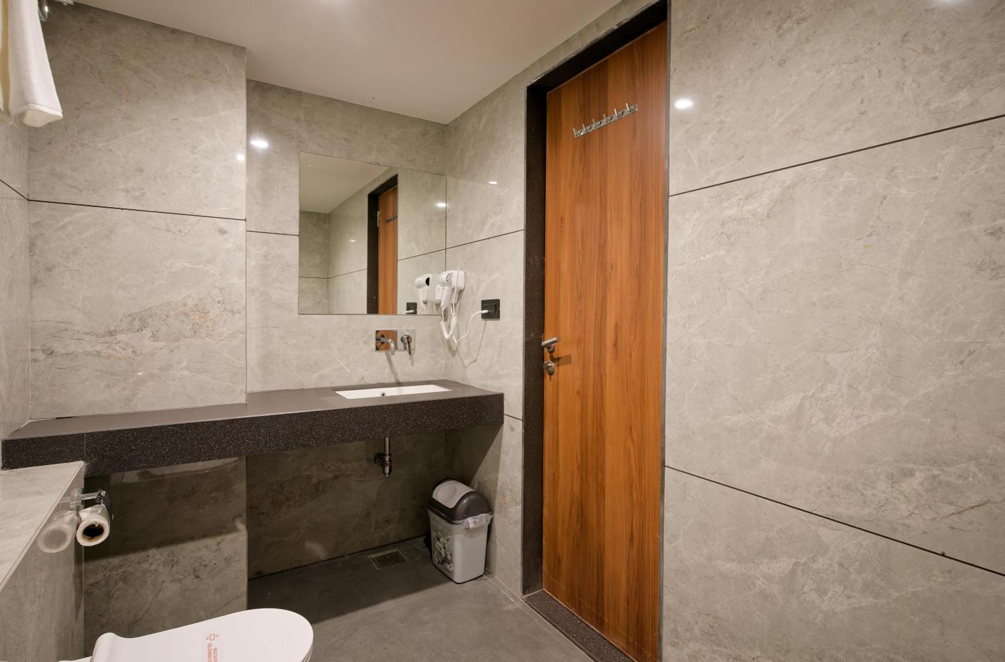 Plenteous Inn 아흐메다바드 외부 사진