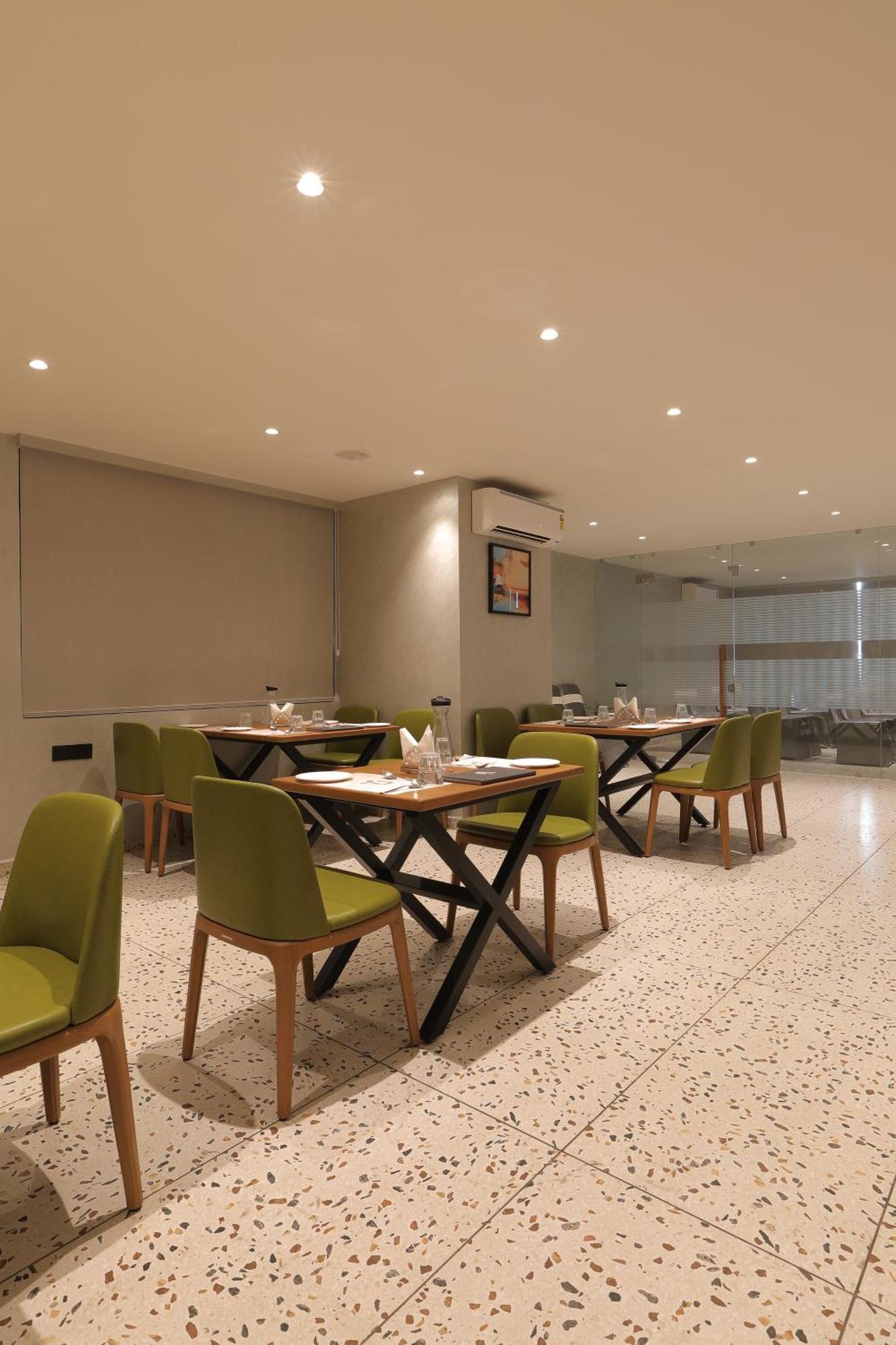 Plenteous Inn 아흐메다바드 외부 사진