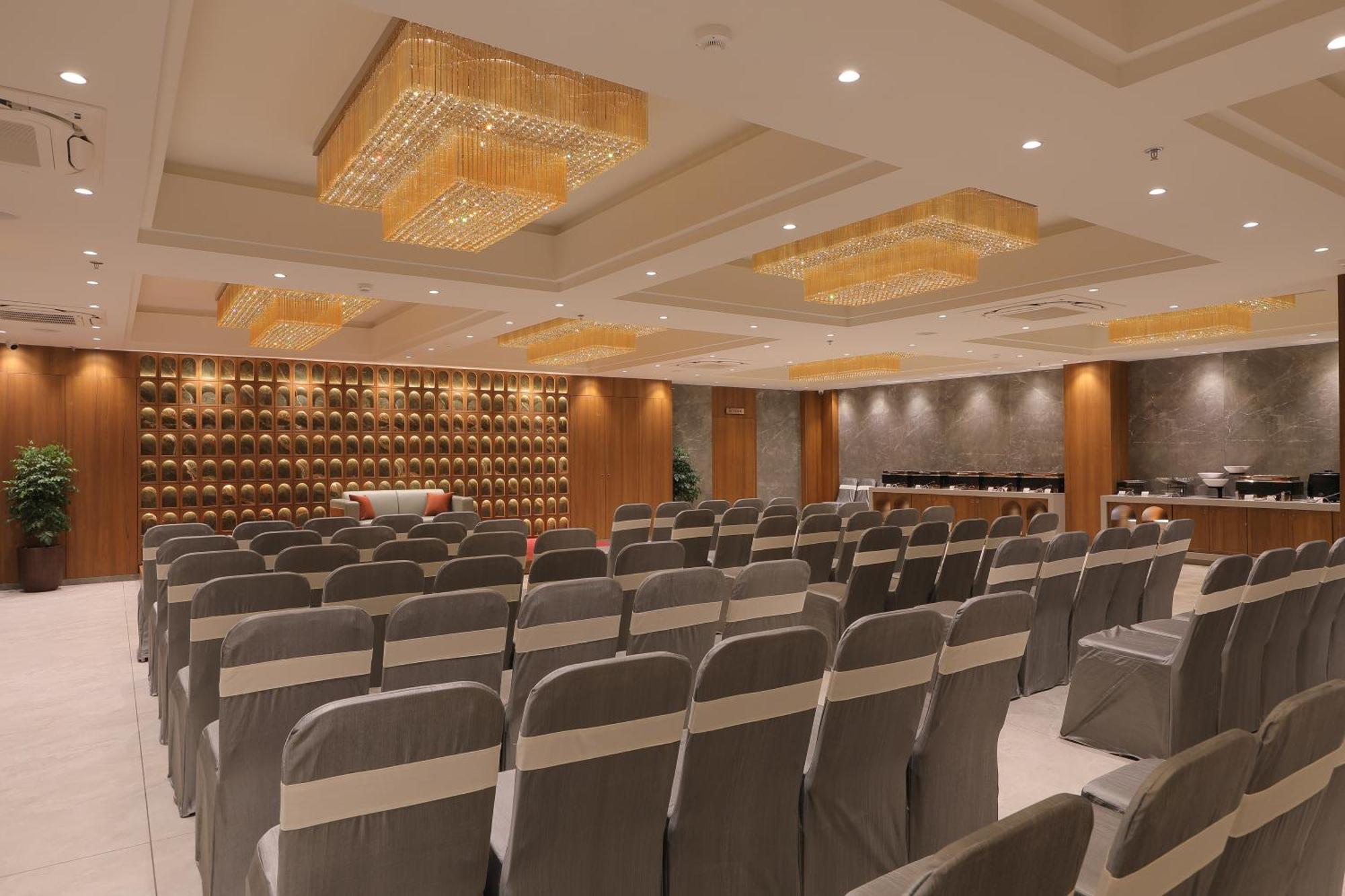 Plenteous Inn 아흐메다바드 외부 사진