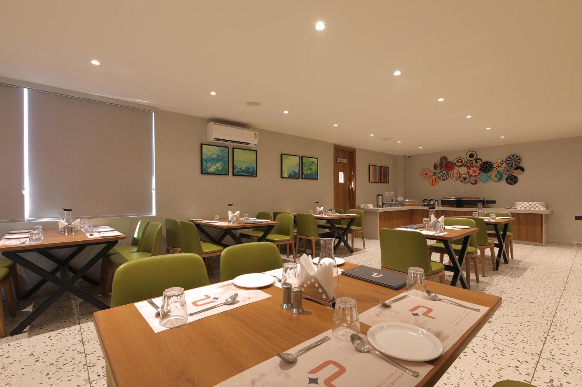 Plenteous Inn 아흐메다바드 외부 사진