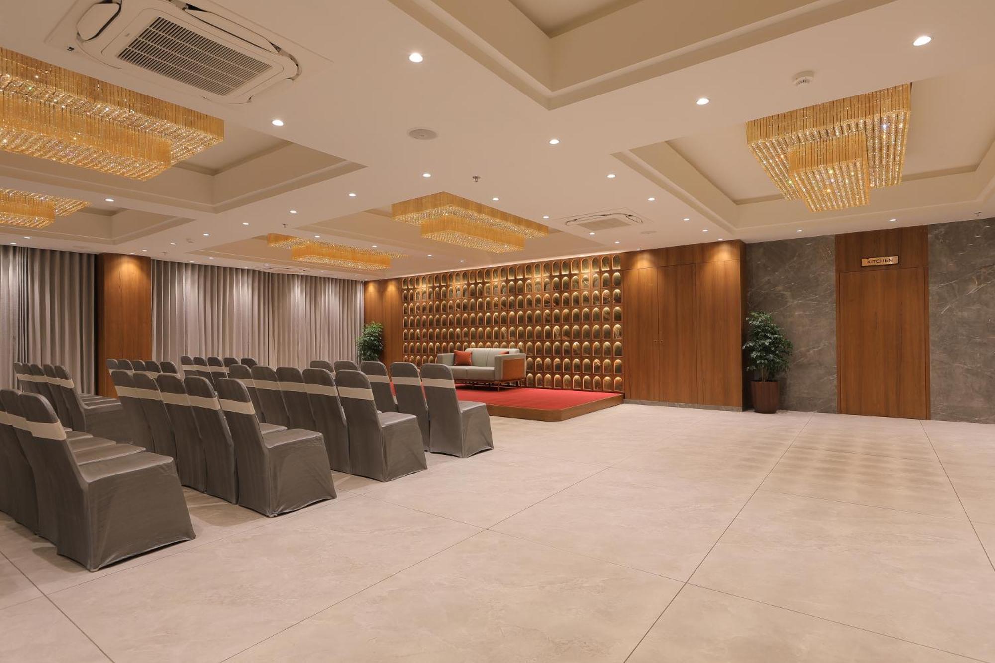 Plenteous Inn 아흐메다바드 외부 사진