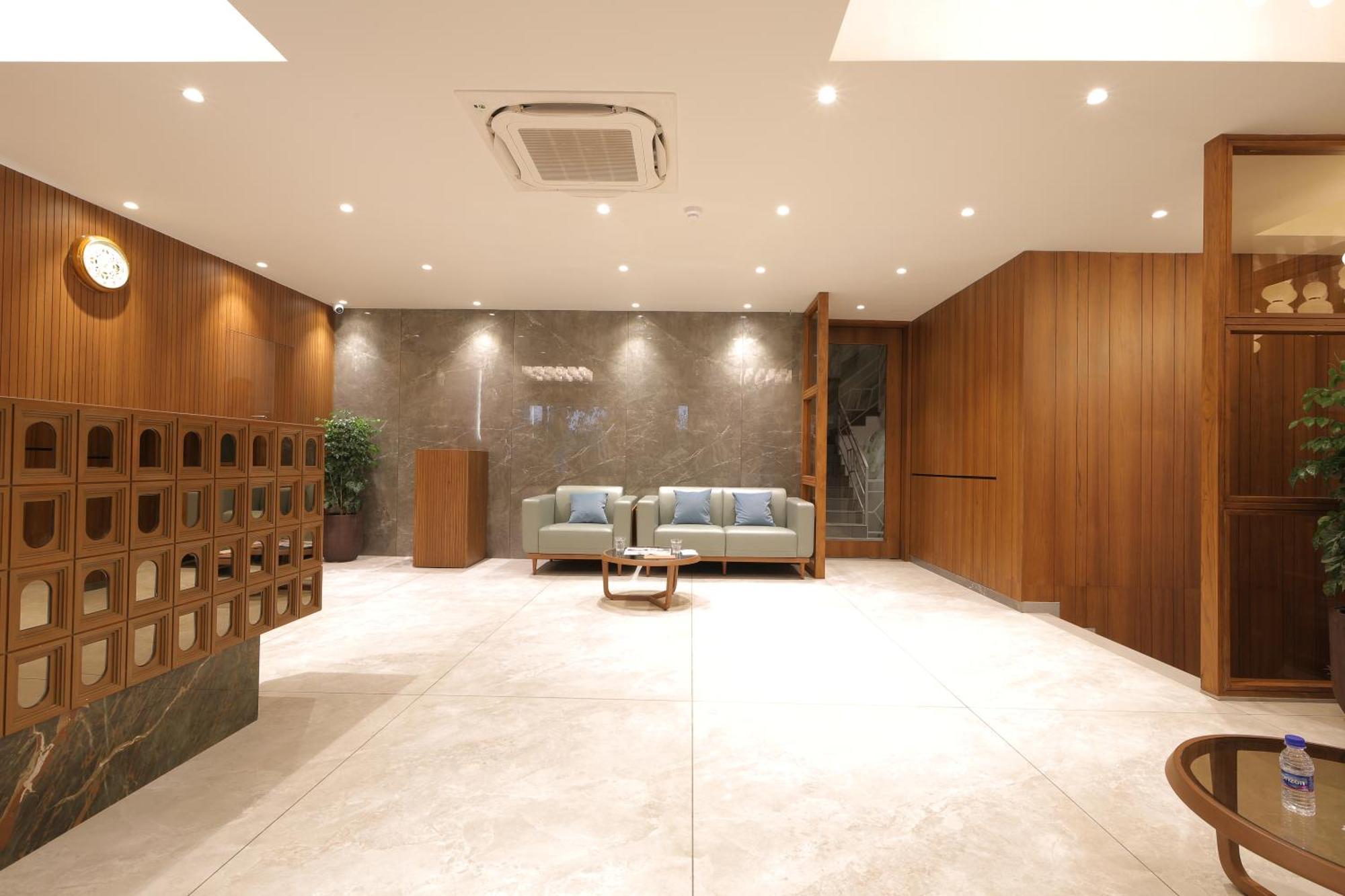 Plenteous Inn 아흐메다바드 외부 사진