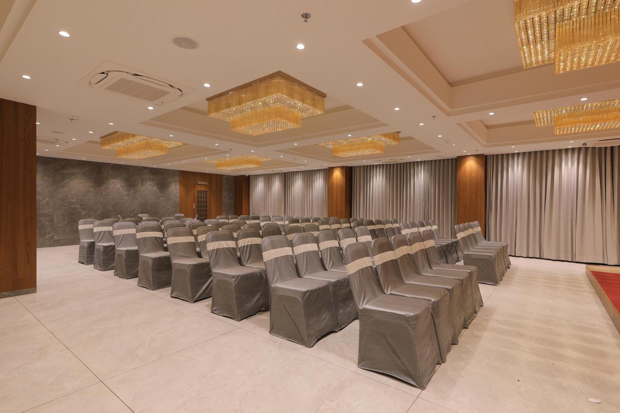 Plenteous Inn 아흐메다바드 외부 사진