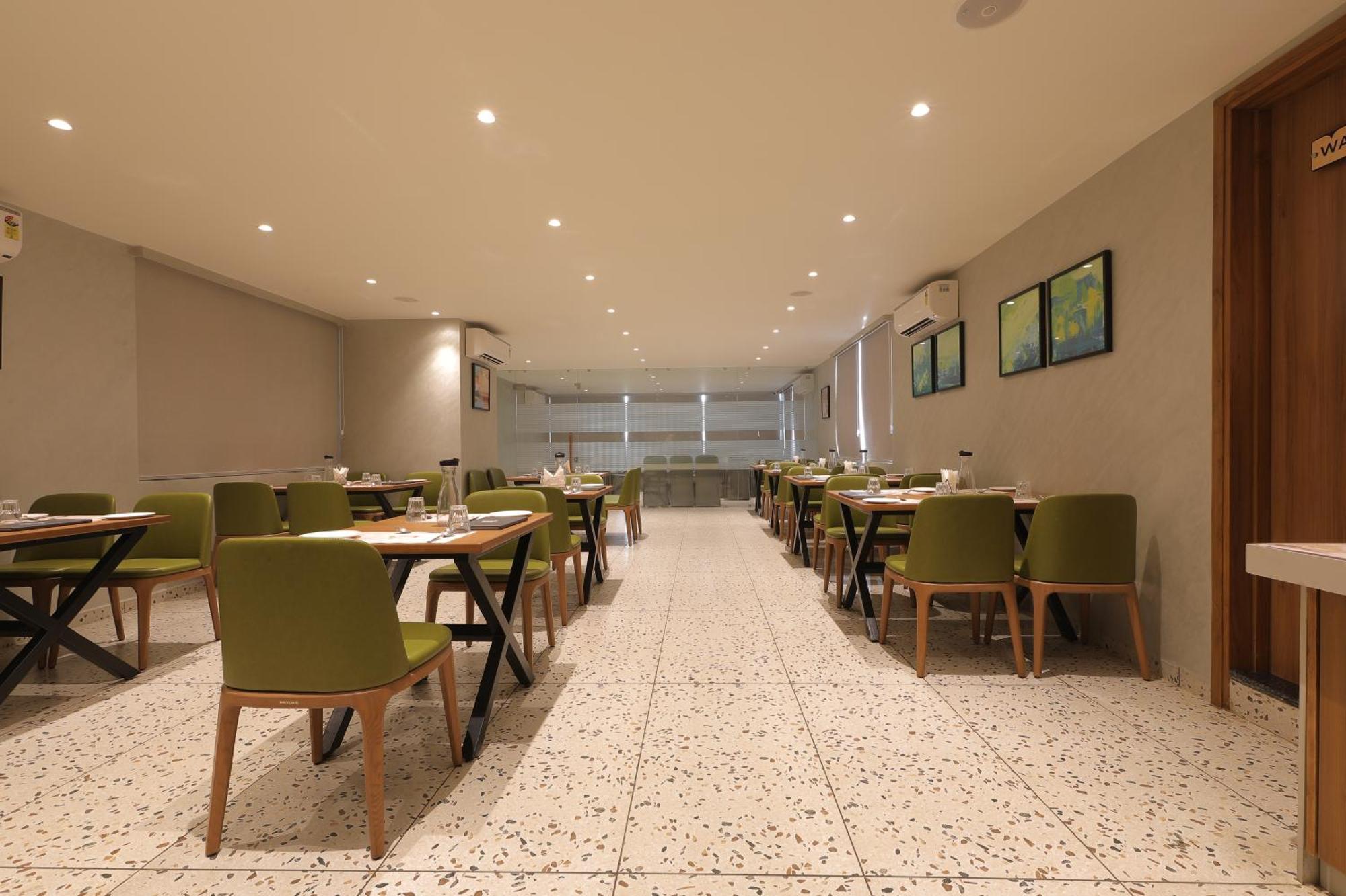 Plenteous Inn 아흐메다바드 외부 사진