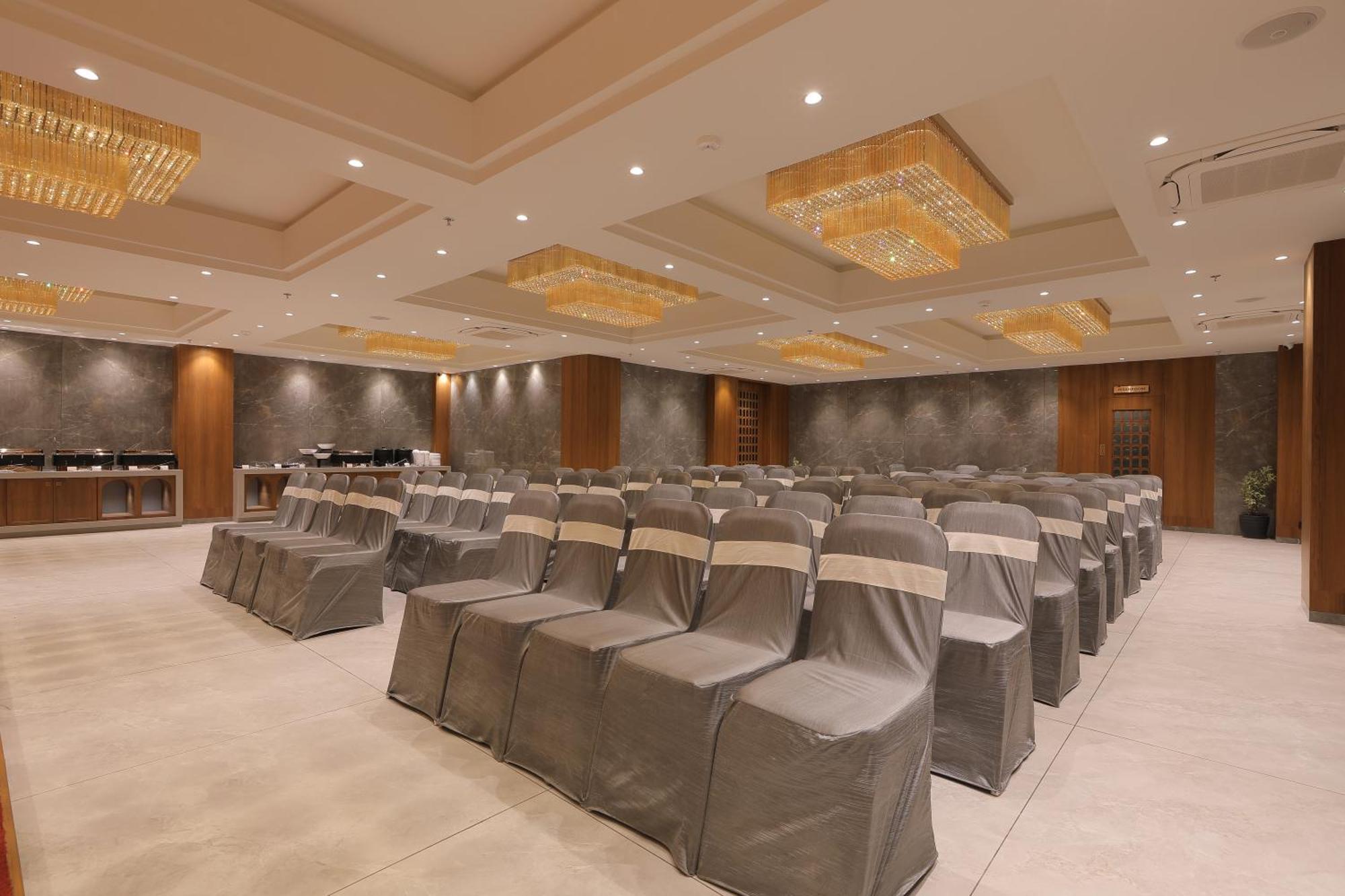 Plenteous Inn 아흐메다바드 외부 사진