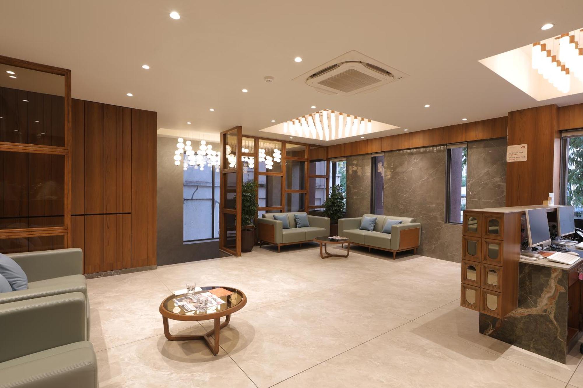 Plenteous Inn 아흐메다바드 외부 사진