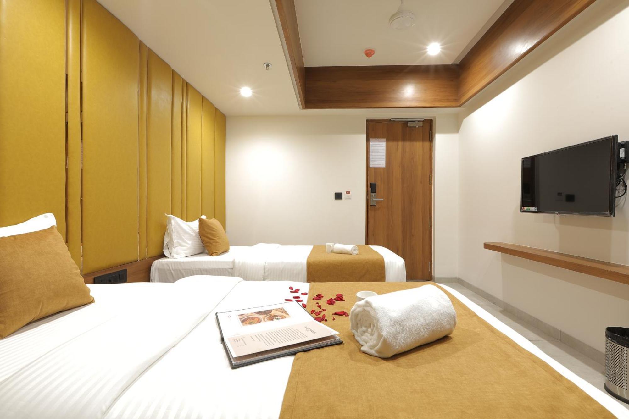Plenteous Inn 아흐메다바드 외부 사진