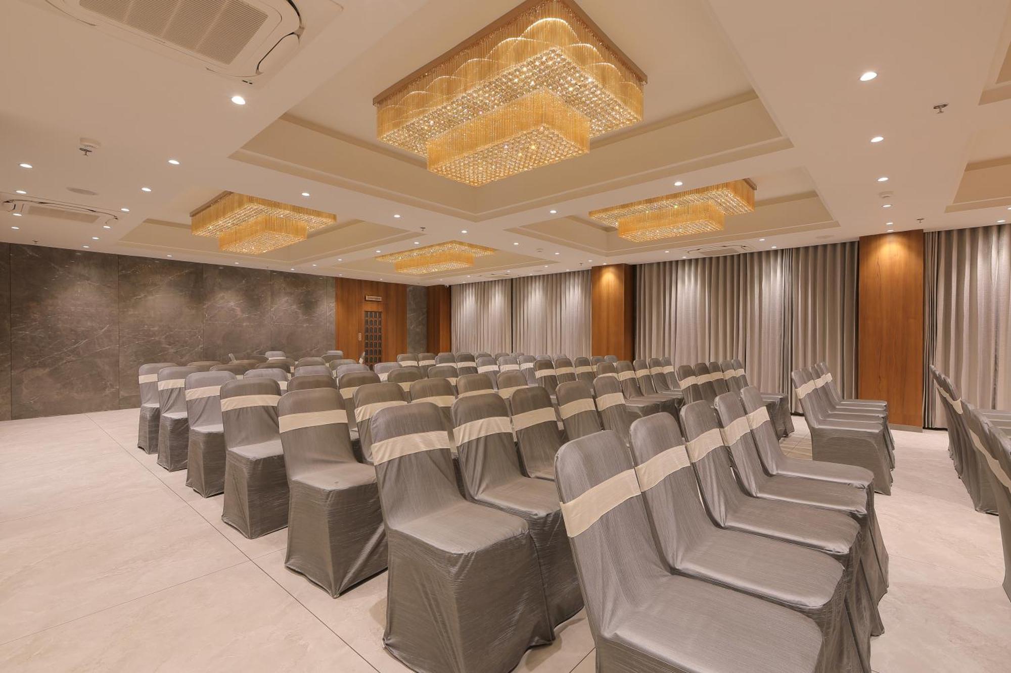 Plenteous Inn 아흐메다바드 외부 사진