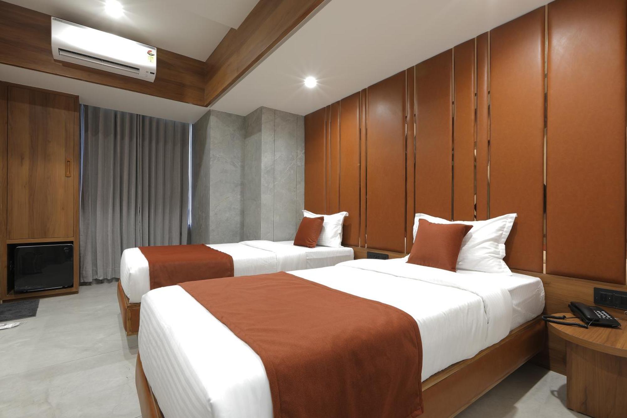 Plenteous Inn 아흐메다바드 외부 사진