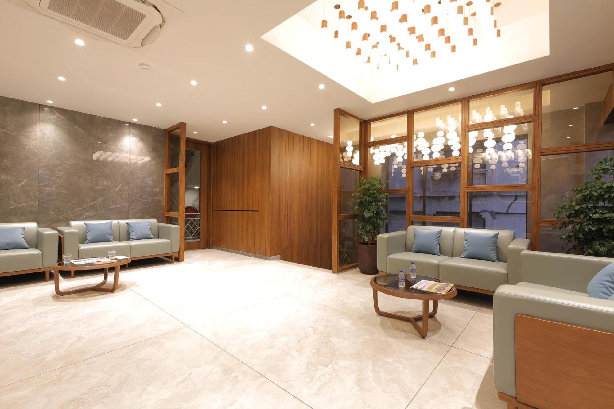Plenteous Inn 아흐메다바드 외부 사진