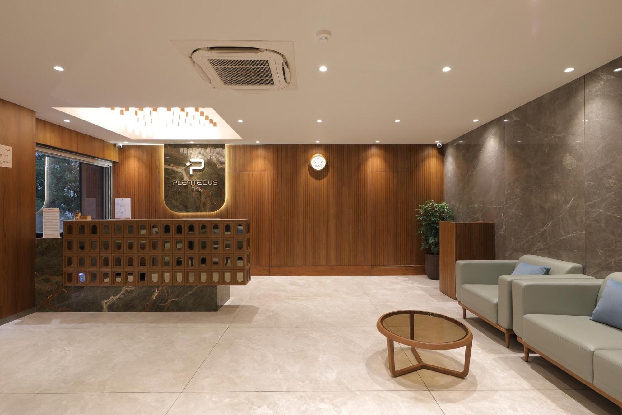 Plenteous Inn 아흐메다바드 외부 사진
