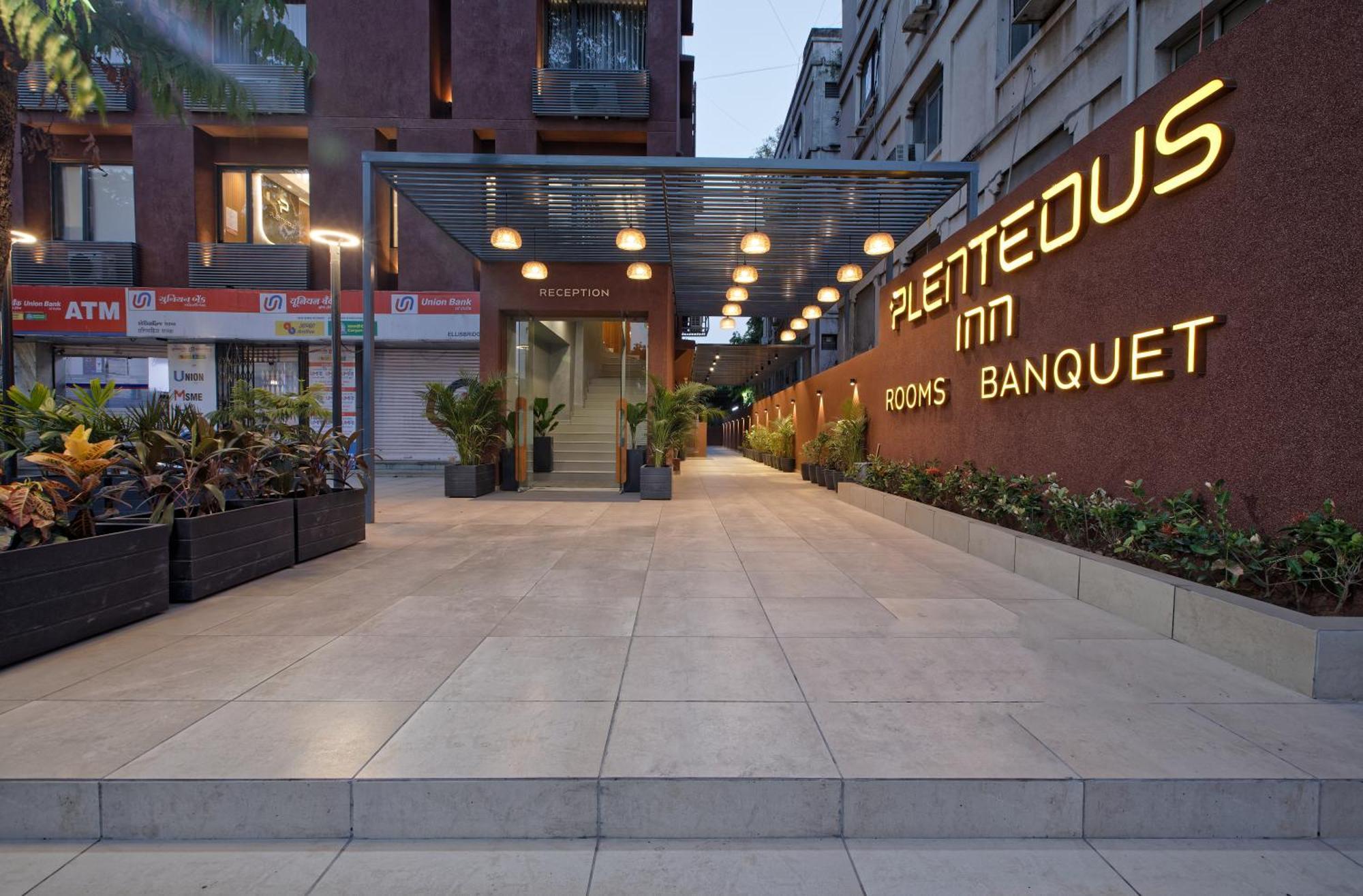 Plenteous Inn 아흐메다바드 외부 사진